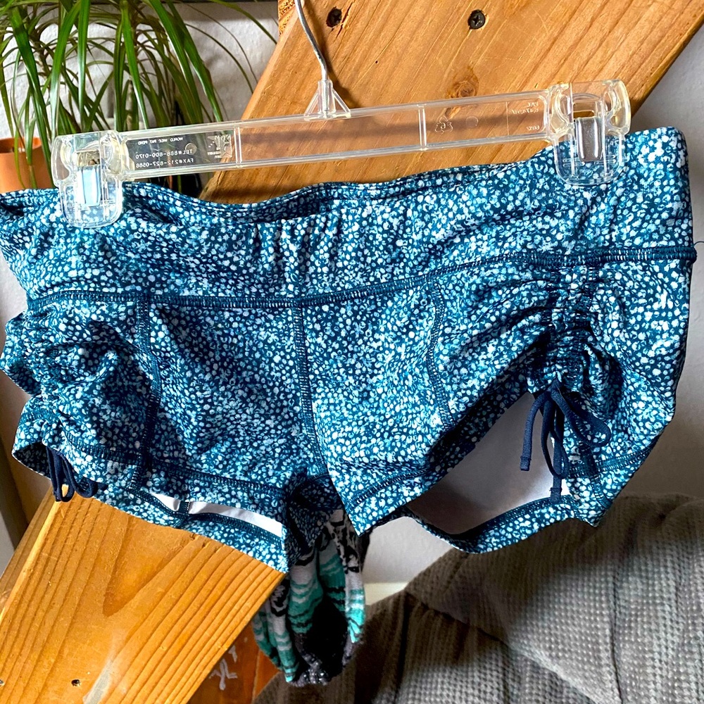 Lululemon 2.5 low rise shorts 8 tie up sides